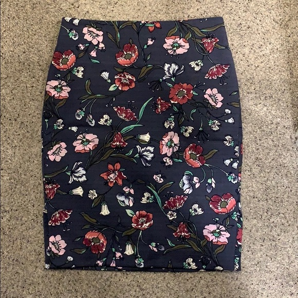 Floral pencil skirt LOFT - Picture 1 of 3